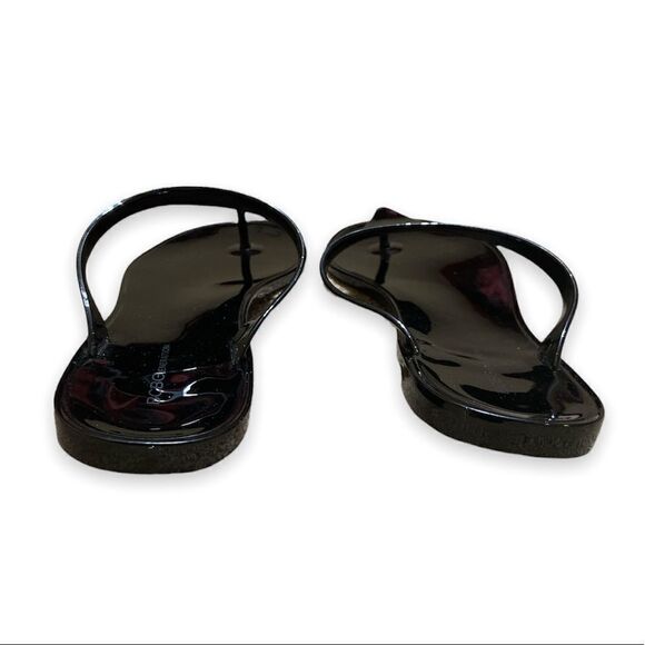 WOMEN’S BCBGeneration shiny black flip flops sandals glossy BCBG flats Size 8 - Picture 4 of 6